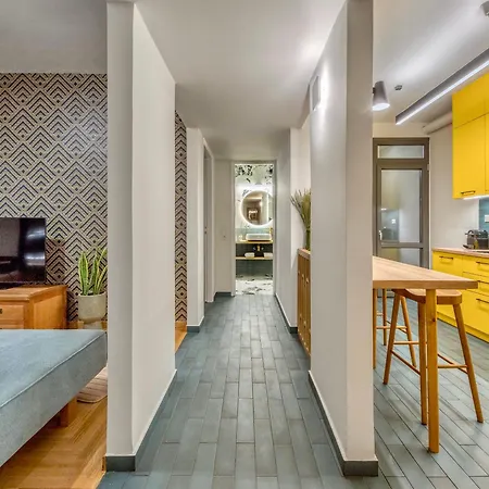 Apollo Tower Center 360oview Luxury Apartment *